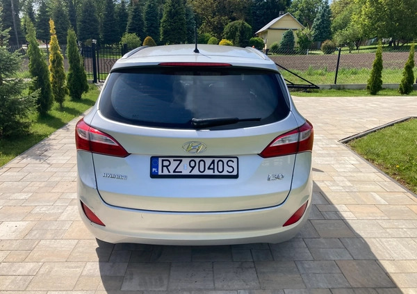 Hyundai I30 cena 26000 przebieg: 191000, rok produkcji 2013 z Szczytna małe 562